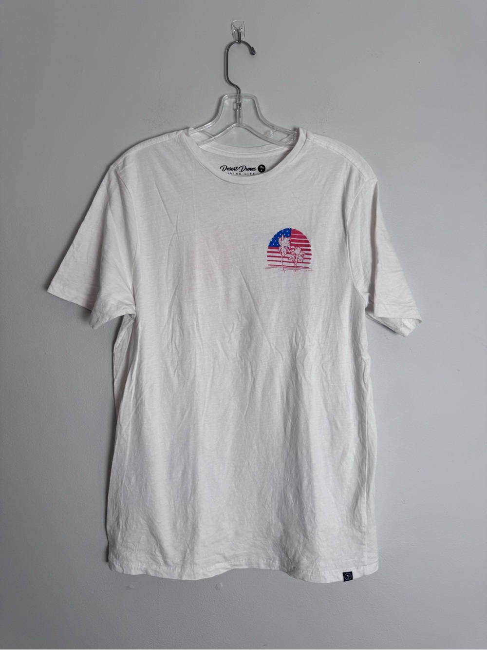 Desert Dunes White Short-Sleeve Graphic Tee - Small Flag Chest Print S
